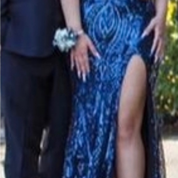 Rowena Sequin Mermaid Dress size Medium elegant & beautiful only worn once. - Picture 3 of 5